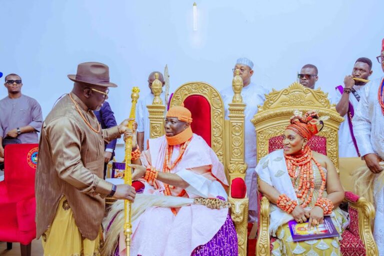 SENATOR NWAOBOSHI CONGRATULATES ASAGBA AZINGE ON STAFF OF OFFICE PRESENTATION