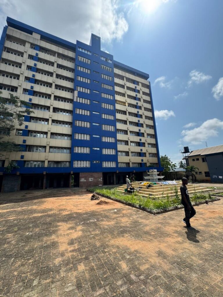 Senator Nwaoboshi Reclaims Possession of his Seized  Guinea House in Lagos