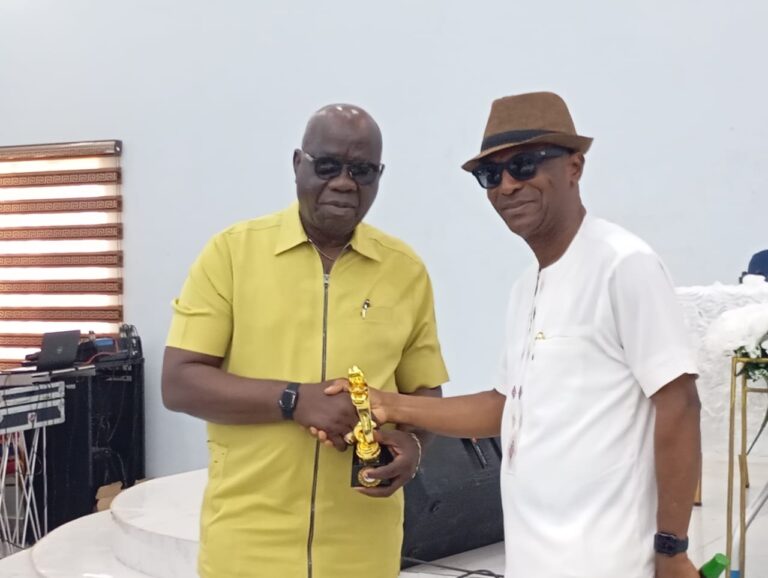 COMMUNITY NEWSPAPER PUBLISHERS HONOUR ONOWU PAUL OKOBI FOR EXEMPLARY SERVICE