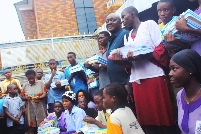Acho Nonyalim Distributes Books, Educational Materials to Ibusa Students